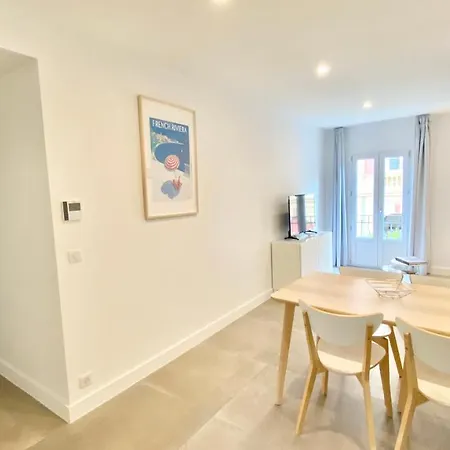 Apartment Republique