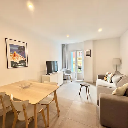 Republique Apartment *