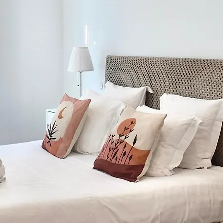 Republique Apartment *