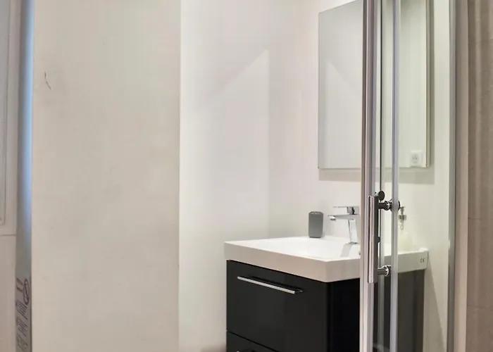 Republique Apartment *